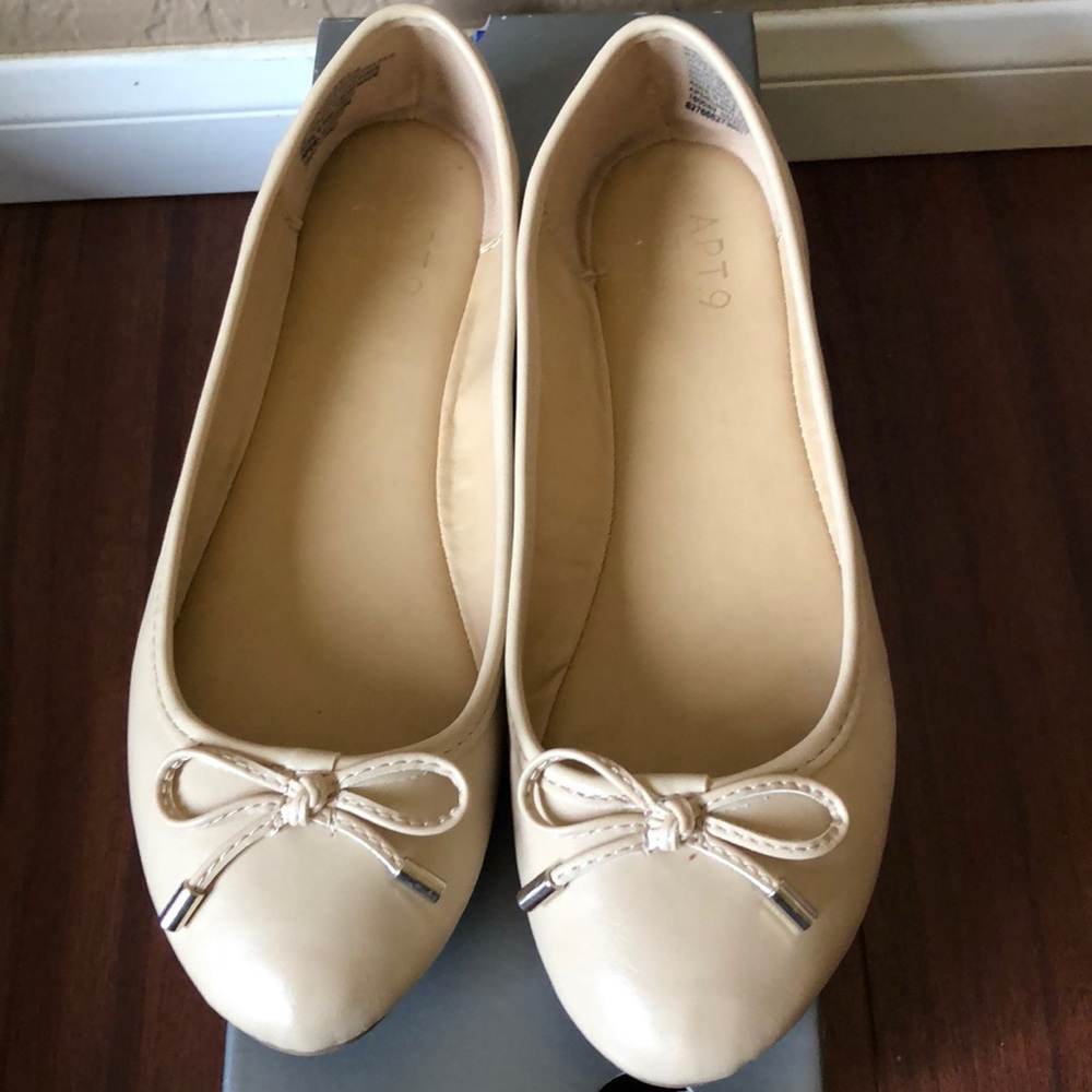 Ballet nude flats